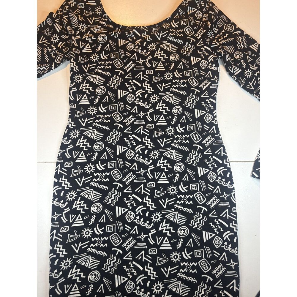 black and white geometric print long sleeve dress
